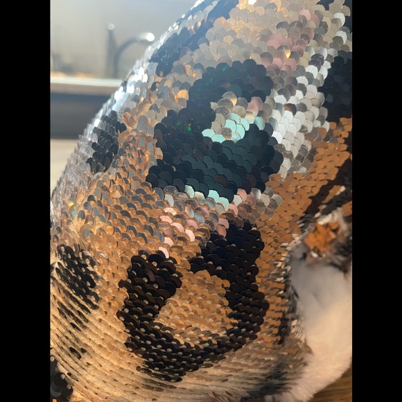 𝙻𝚎𝚘𝚙𝚊𝚛𝚍 𝚏𝚕𝚒𝚙 𝚜𝚎𝚚𝚞𝚒𝚗 𝚙𝚕𝚞𝚜𝚑 - Picture 3 of 5